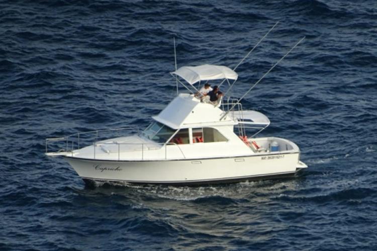 Bahías de Huatulco Renta de YATES, Yates Privados. Yate Capricho de 38 pies en Huatulco. Recorrido en Yate en Huatulco. Tour Puesta de Sol en Yate Huatulco Oaxaca. Yates para pesca en Huatulco Oaxaca