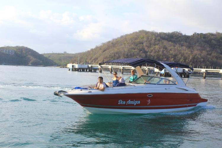 Tours de Bahías en Bahías de Huatulco Renta de Yates. Yate Dos Hermanos de 29 pies en Huatulco. Recorrido en Yate en Huatulco. Tour Puesta de Sol en Yate Huatulco Oaxaca. Yates para pesca en Huatulco Oaxaca