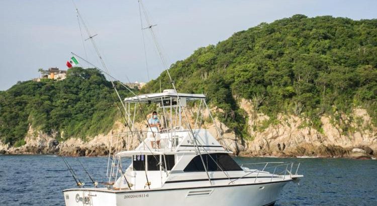 Bahías de Huatulco Renta De Yates, Recorridos. Yate Omega de 38 pies en Huatulco. Recorrido en Yate en Huatulco. Tour Puesta de Sol en Yate Huatulco Oaxaca. Yates para pesca en Huatulco Oaxaca