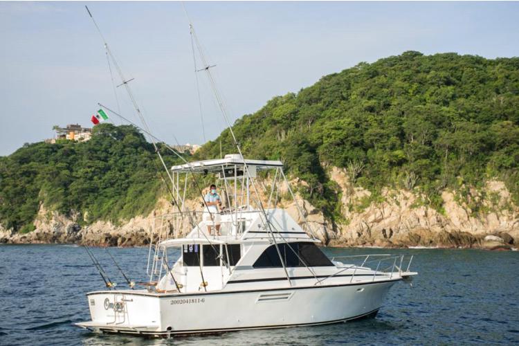Bahías de Huatulco Renta De Yates, Recorridos. Yate Omega de 38 pies en Huatulco. Recorrido en Yate en Huatulco. Tour Puesta de Sol en Yate Huatulco Oaxaca. Yates para pesca en Huatulco Oaxaca