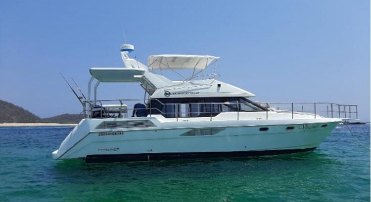 Bahías de Huatulco Renta de Yates Privados Paseos. Yate Virginia de 42 pies en Huatulco. Recorrido en Yate en Huatulco. Tour Puesta de Sol en Yate Huatulco Oaxaca. Yates para pesca en Huatulco Oaxaca