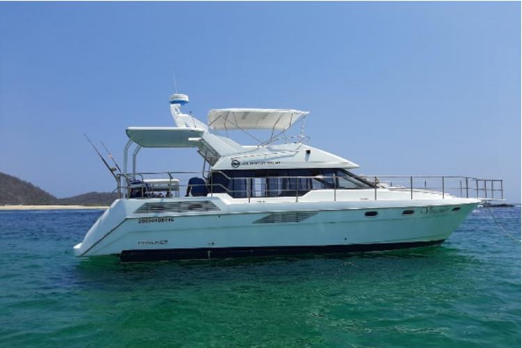 Bahías de Huatulco Renta de Yates Privados Paseos. Yate Virginia de 42 pies en Huatulco. Recorrido en Yate en Huatulco. Tour Puesta de Sol en Yate Huatulco Oaxaca. Yates para pesca en Huatulco Oaxaca