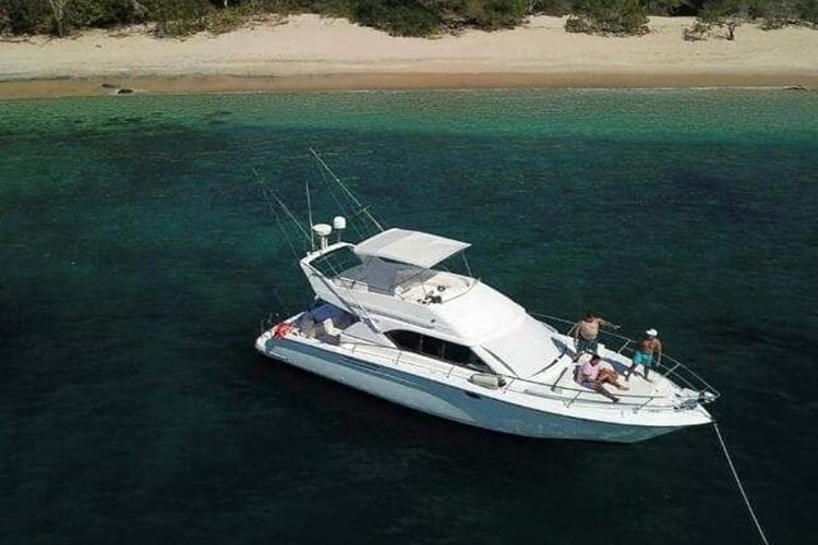 Renta de Yates en Bahías de Huatulco-Yates de 38 pies. Yate Yunque de 38 pies en Huatulco. Recorrido en Yate en Huatulco. Tour Puesta de Sol en Yate Huatulco Oaxaca. Yates para pesca en Huatulco Oaxaca