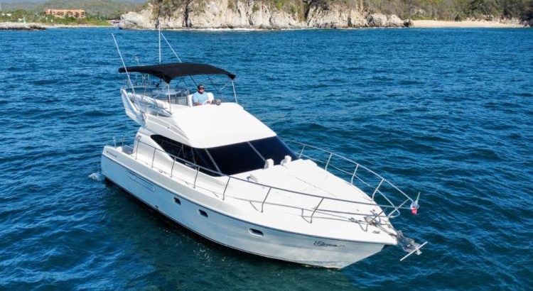 Renta de Yates en Bahías de Huatulco-Yate de Lujo. Yate Azimut Elena de 45 pies en Huatulco. Recorrido en Yate en Huatulco. Tour Puesta de Sol en Yate Huatulco Oaxaca. Yates para pesca en Huatulco Oaxaca